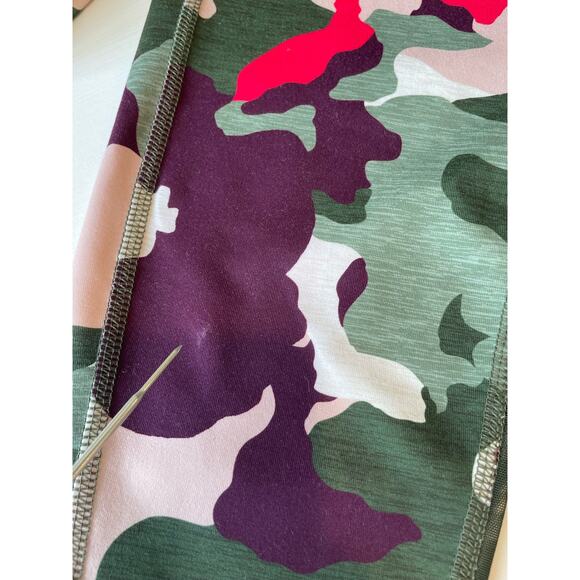 OLD NAVY Active Go Dry Leggings Colorful Camo Print Women's Size MED Activewear - Picture 8 of 8